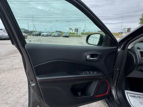 Used 2019 Jeep Compass Trailhawk AWD/4WD image 11
