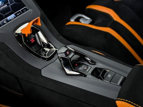 Used 2022 Lamborghini Huracan STO RWD image 35