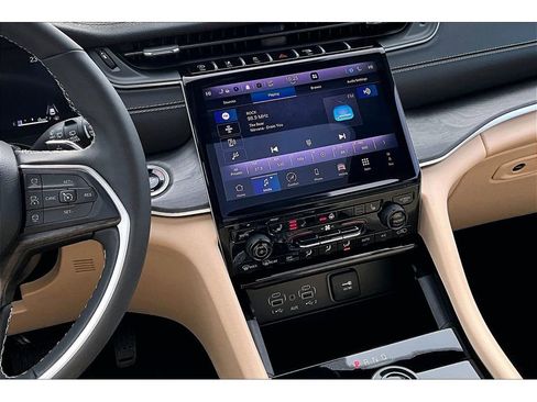 Certified 2025 Jeep Grand Cherokee Limited image 7