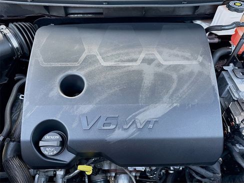 Used 2022 Chevrolet Traverse LT w/ Midnight/Sport Edition image 32