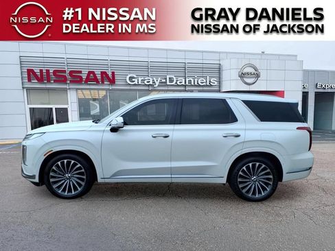 Used 2024 Hyundai Palisade Calligraphy FWD image 4