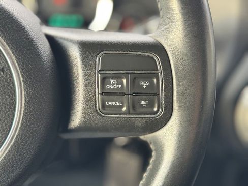 Used 2018 Jeep Wrangler Unlimited Sahara image 31