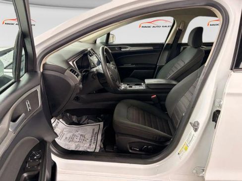 Used 2020 Ford Fusion SE FWD image 13