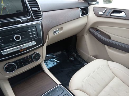 Used 2019 Mercedes-Benz GLE 400 4MATIC image 19