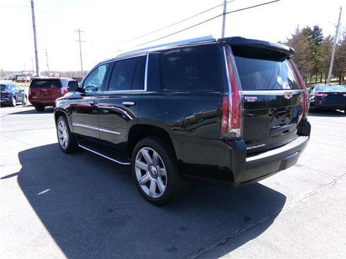 Used 2019 Cadillac Escalade Luxury AWD/4WD image 29