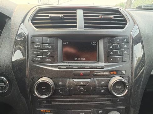 Used 2017 Ford Explorer XLT AWD/4WD image 26