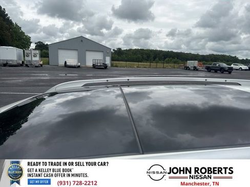 Used 2018 Nissan Rogue SV w/ Sun & Sound Touring Package FWD image 12