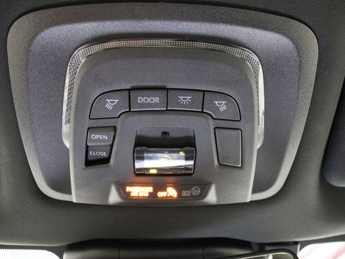 Used 2025 Toyota Crown Limited image 19