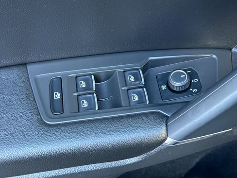 Used 2020 Volkswagen Tiguan SE w/ Panoramic Sunroof Package image 13