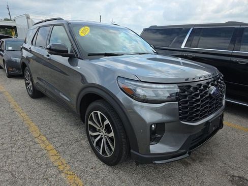 Used 2025 Ford Explorer ST-Line AWD/4WD image 4