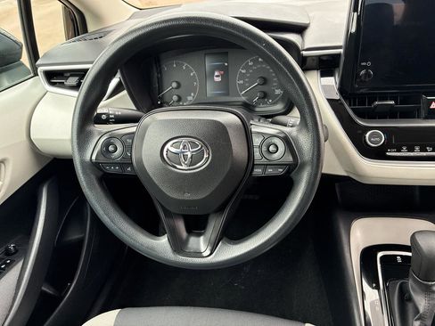 Used 2023 Toyota Corolla LE image 40