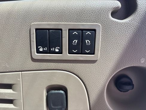 Used 2019 GMC Yukon XL SLT w/ Open Road Package AWD/4WD image 9