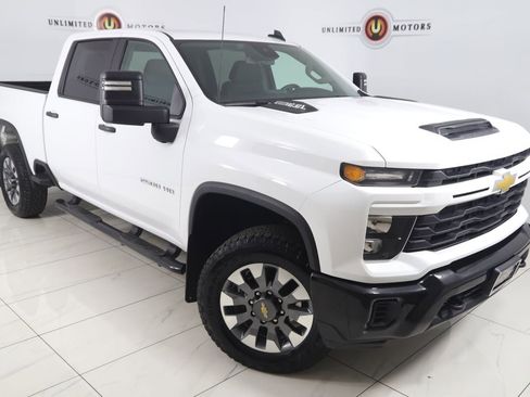 Used 2024 Chevrolet Silverado 2500 Custom AWD/4WD image 15