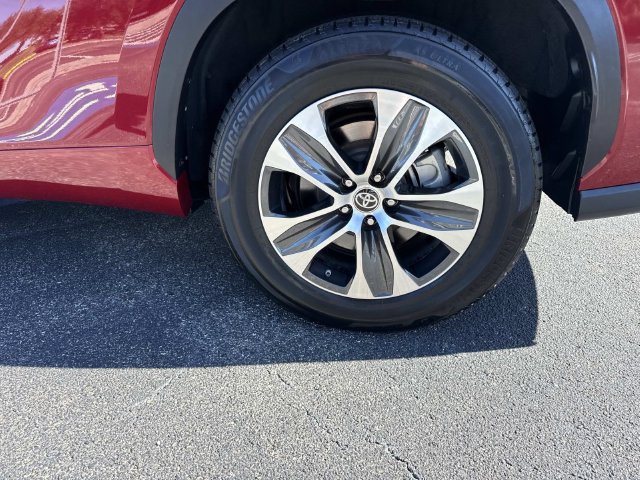 Used 2021 Toyota Highlander XLE FWD image 11