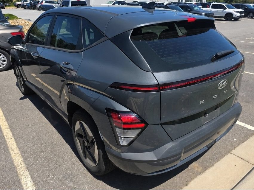 Used 2024 Hyundai Kona SE FWD image 3