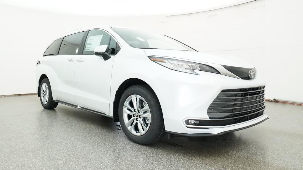 Used 2026 Toyota Sienna Limited FWD image 32