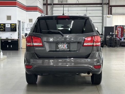 Used 2019 Dodge Journey SE w/ Premium Group image 3