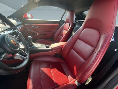 Used 2019 Porsche 718 Cayman RWD image 5