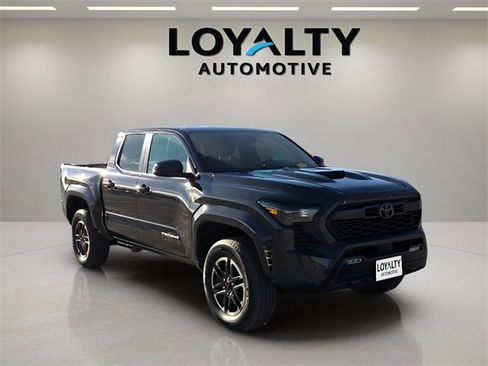 Used 2024 Toyota Tacoma TRD Sport w/ TRD Sport Upgrade Package image 7