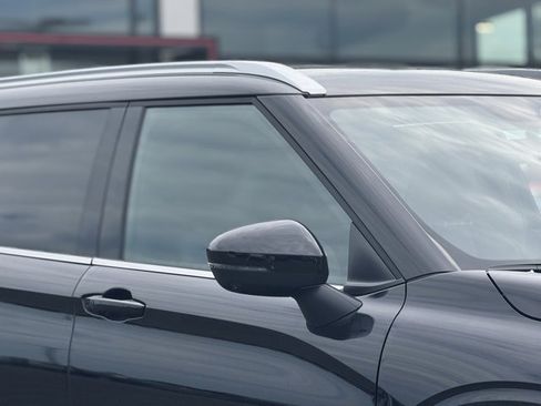 New 2025 Mitsubishi Outlander SEL image 4