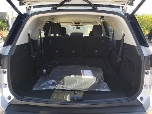 New 2025 Nissan Pathfinder SV w/ Black Appearance Package image 5