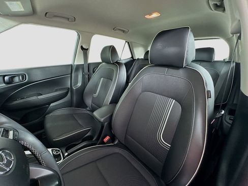 Certified 2025 Hyundai Venue Limited image 22