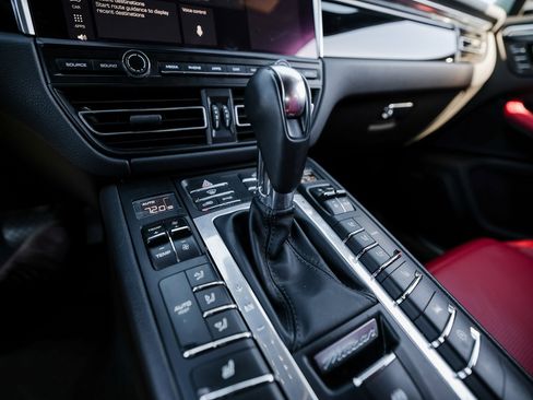 Certified 2020 Porsche Macan S image 20