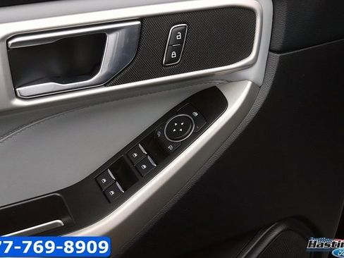 Used 2022 Ford Explorer XLT w/ Equipment Group 202A image 10