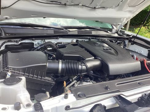 Used 2022 Toyota Tacoma SR5 AWD/4WD image 23