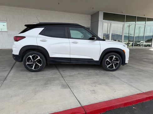 Used 2021 Chevrolet TrailBlazer RS w/ Sun and Liftgate Package image 2