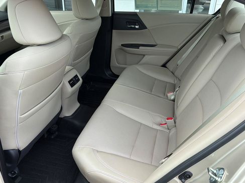 Used 2017 Honda Accord EX-L image 11