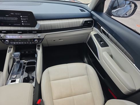 Used 2024 Kia Telluride EX w/ EX Captain's Chair Package AWD/4WD image 20