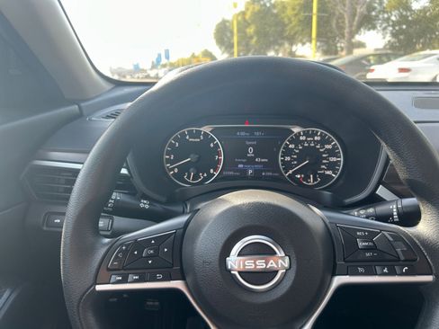 Used 2024 Nissan Altima 2.5 SV image 32