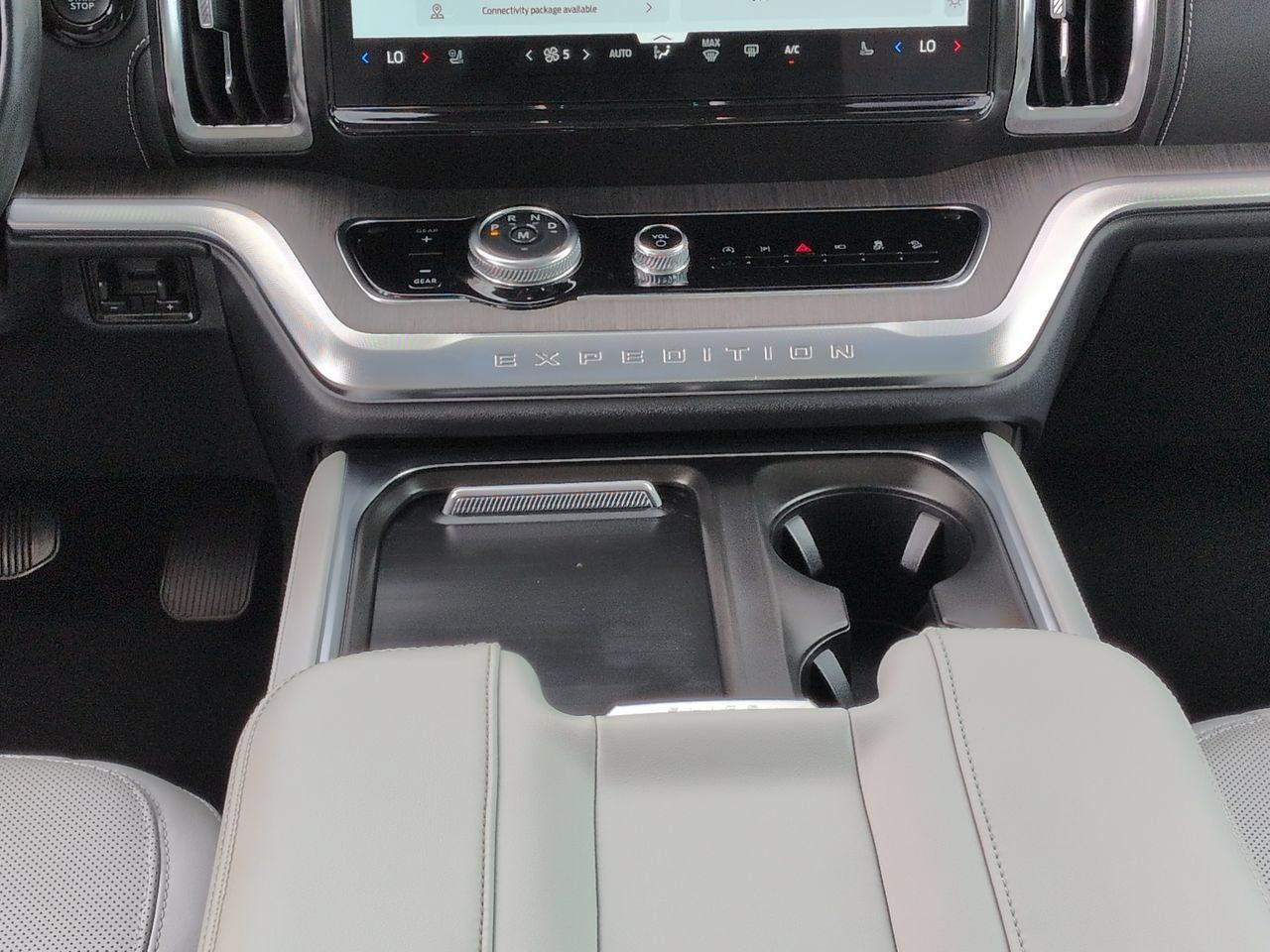 Certified 2025 Ford Expedition Platinum w/ Platinum Ultimate Package AWD/4WD image 19