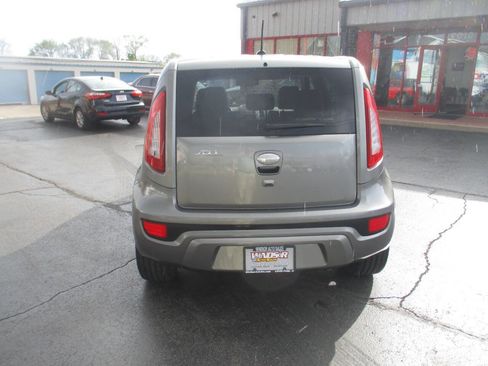 Used 2013 Kia Soul ! FWD image 4