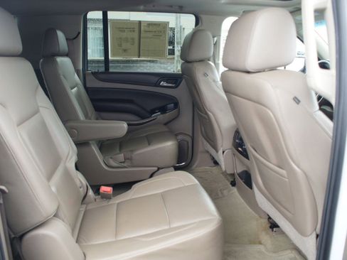 Used 2015 Chevrolet Suburban LT RWD image 22