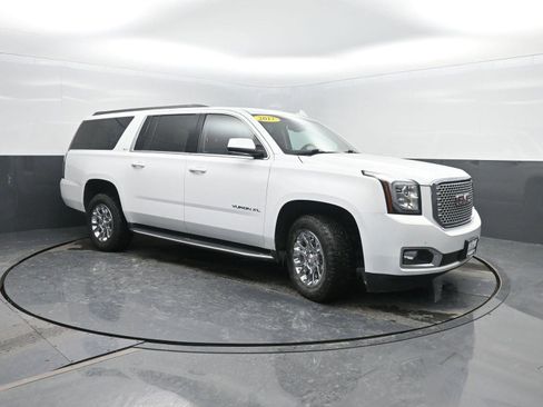 Used 2017 GMC Yukon XL SLT image 4