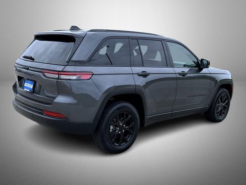 Used 2024 Jeep Grand Cherokee Altitude AWD/4WD image 5