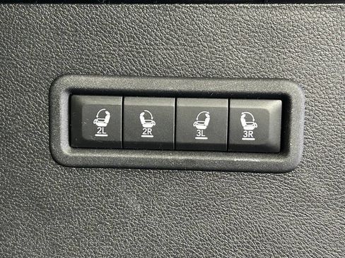 Used 2022 Jeep Wagoneer Series III w/ Rear Seat Video Group 1 AWD/4WD image 16
