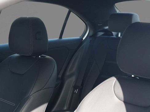 Certified 2022 Mercedes-Benz A 220 4MATIC image 15