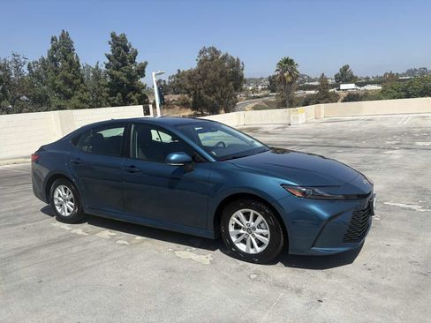 Used 2025 Toyota Camry LE FWD image 29