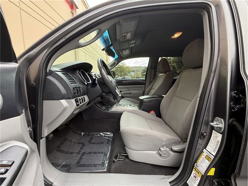 Used 2013 Toyota Tacoma PreRunner image 11