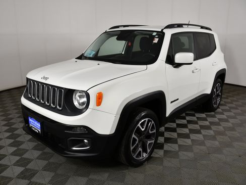 Used 2015 Jeep Renegade Latitude w/ Cold Weather Group II AWD/4WD image 10