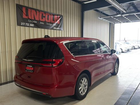 New 2026 Chrysler Pacifica Select image 6