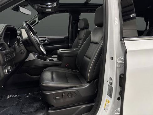 Used 2022 GMC Yukon SLT w/ SLT Premium Package image 4