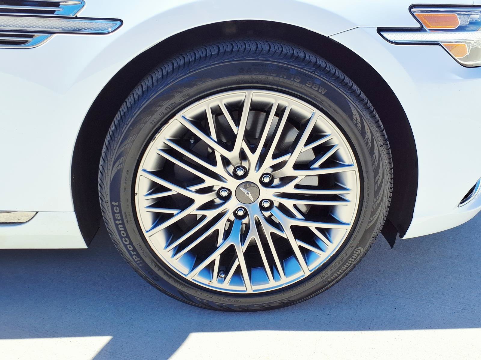 Used 2021 Genesis G90 3.3T Premium RWD image 7