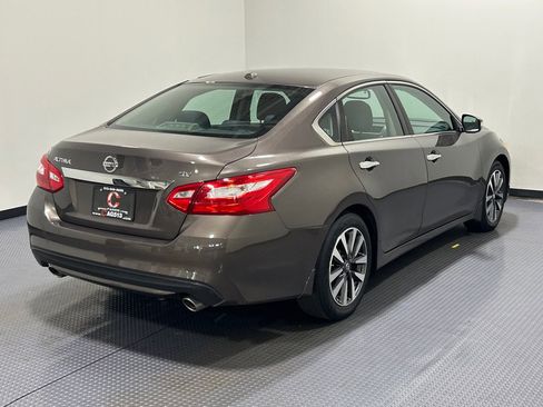 Used 2016 Nissan Altima 2.5 SV w/ Convenience Package image 5