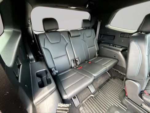 Used 2025 Kia Telluride AWD image 28