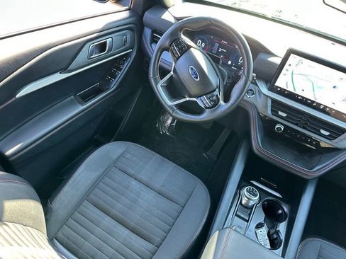 Used 2025 Ford Explorer ST-Line w/ ST-Line Street Pack image 17