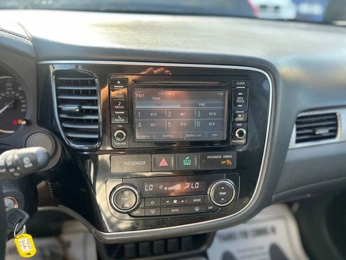 Used 2017 Mitsubishi Outlander ES image 37